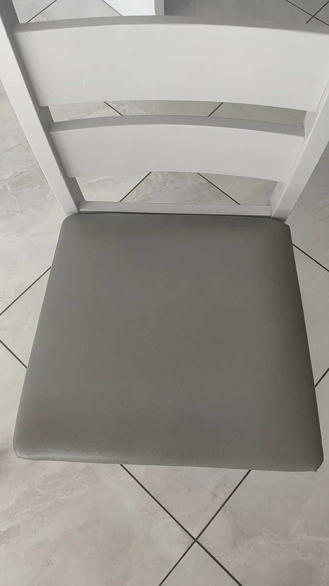 Table and 6 chairs - Image 3