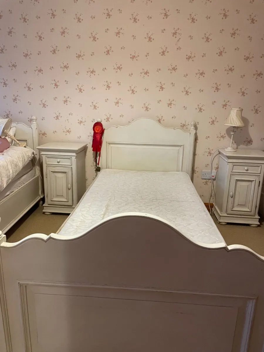Two beautiful Laura Ashley single beds. - Image 1