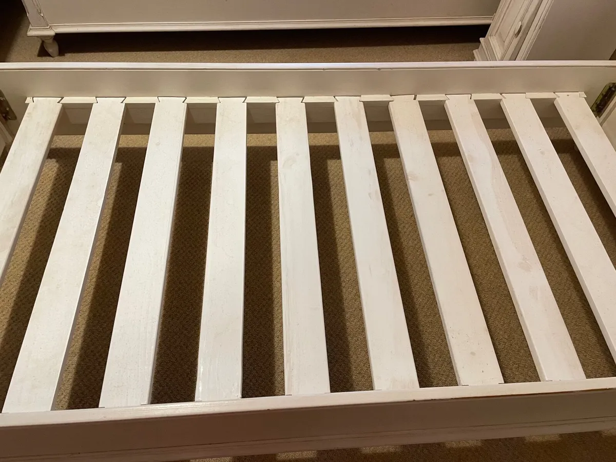 Two beautiful Laura Ashley single beds. - Image 4