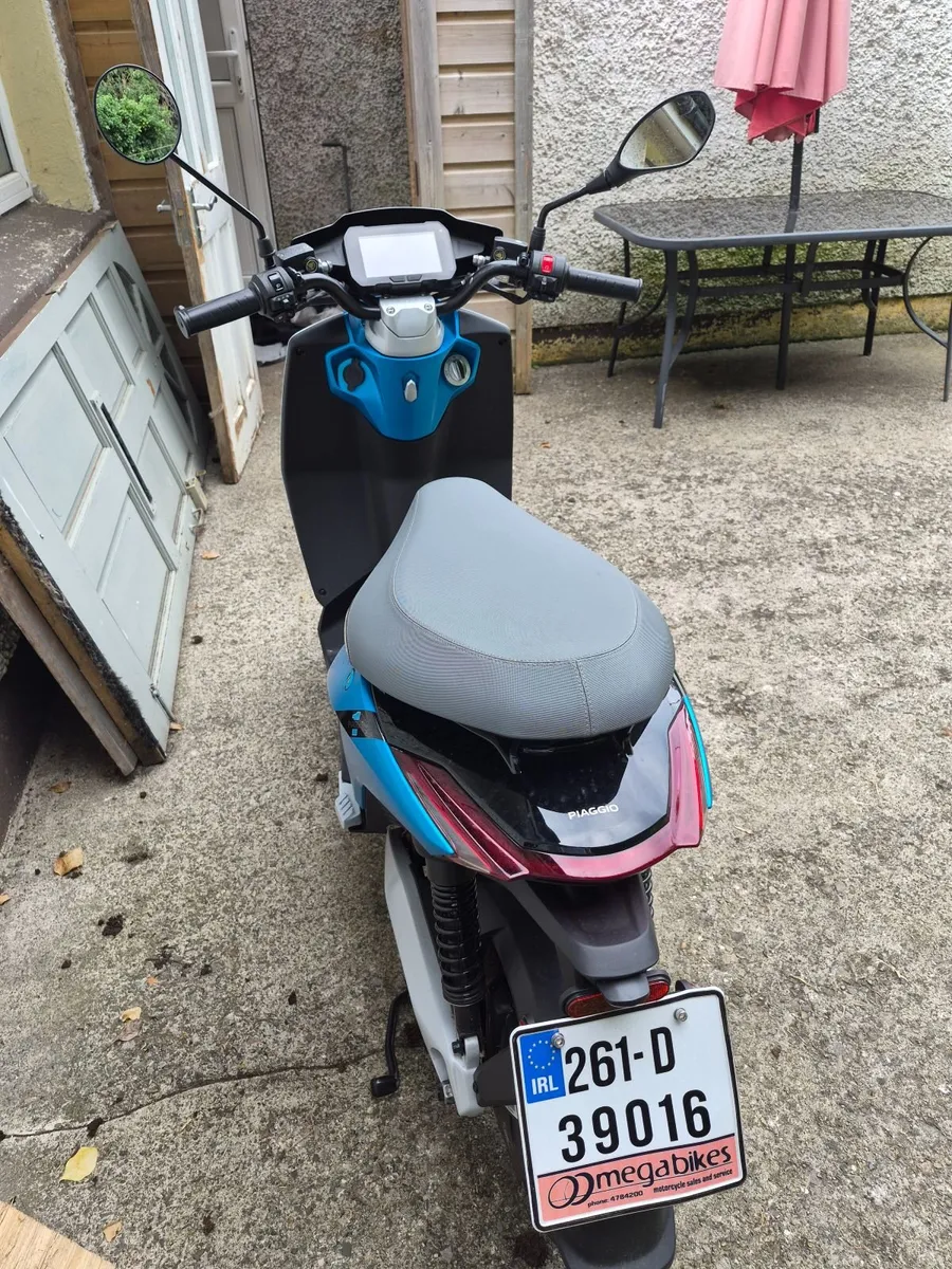 Piaggio 1 electric scooter - Image 2