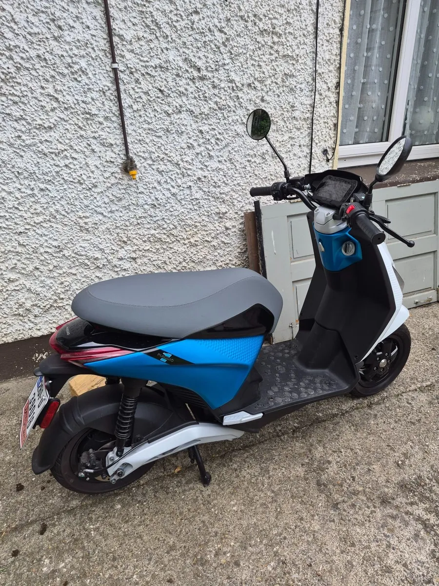 Piaggio 1 electric scooter - Image 3