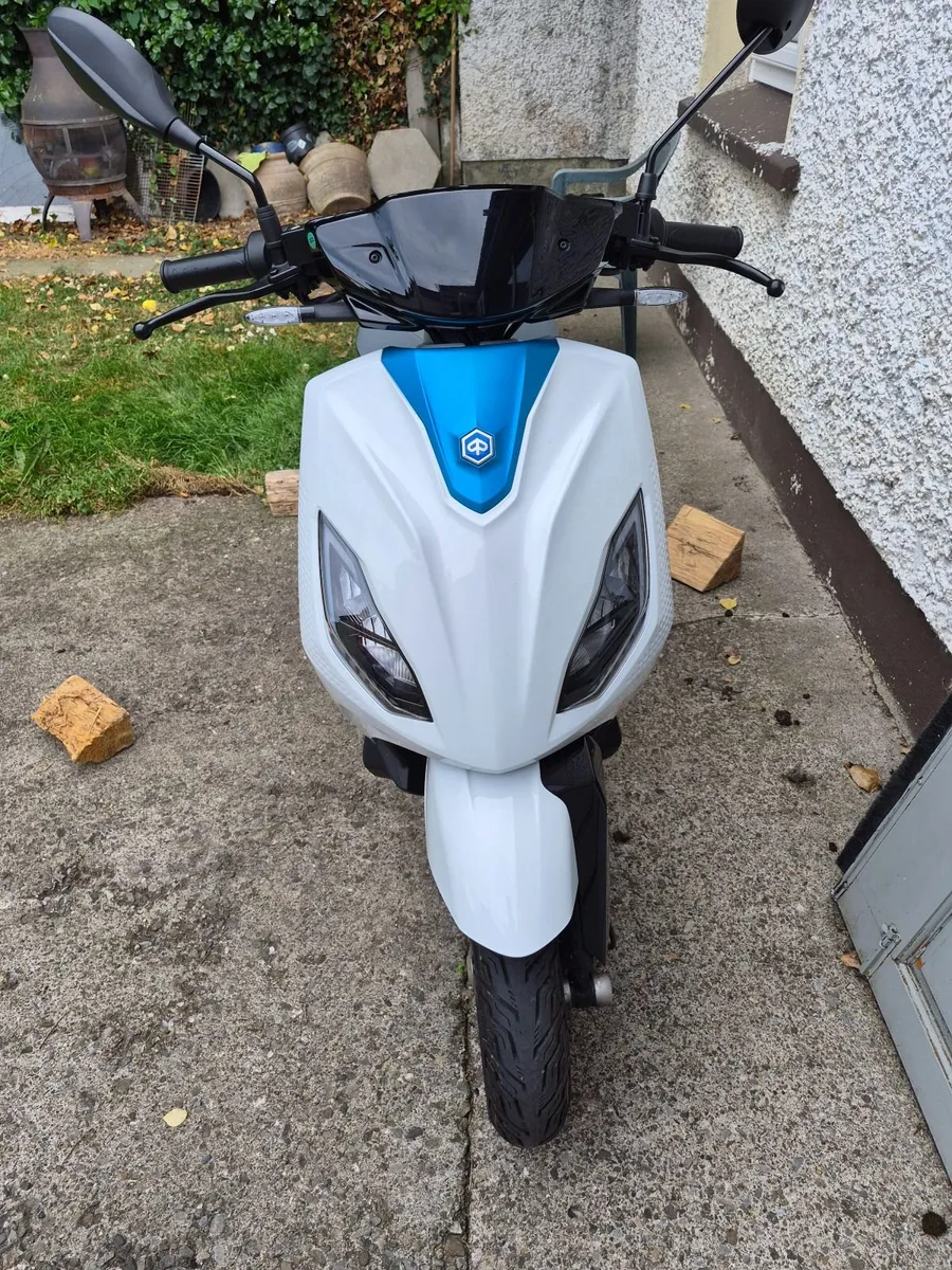 Piaggio 1 electric scooter - Image 4