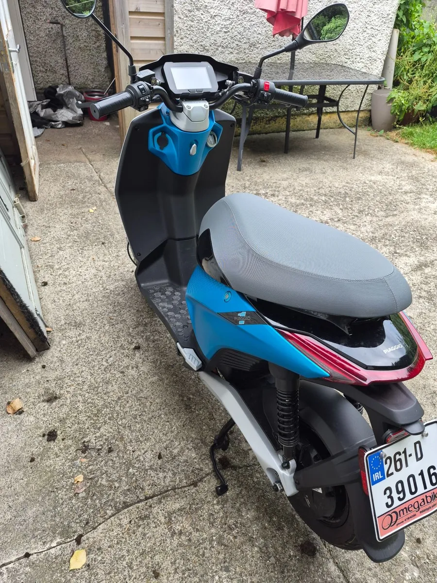 Piaggio 1 electric scooter - Image 1