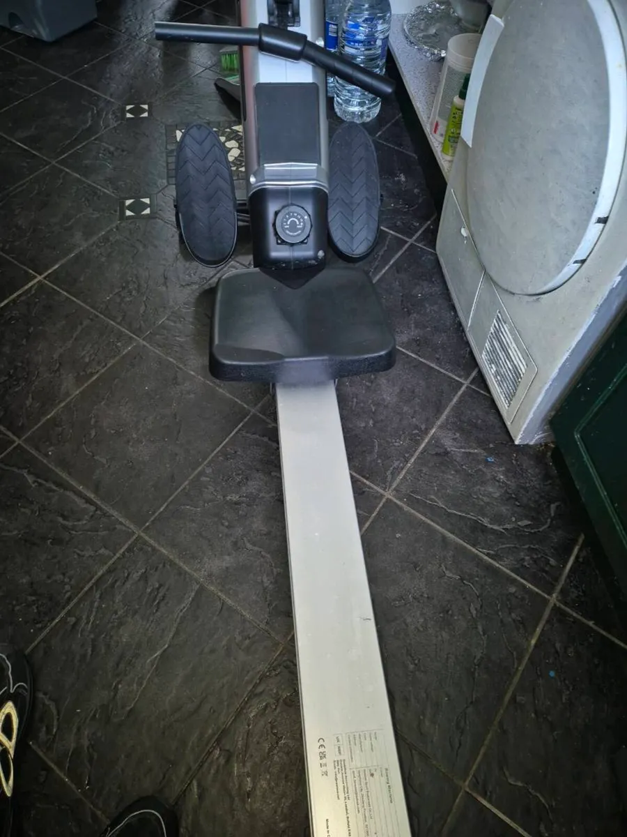 rowing machine - Image 1