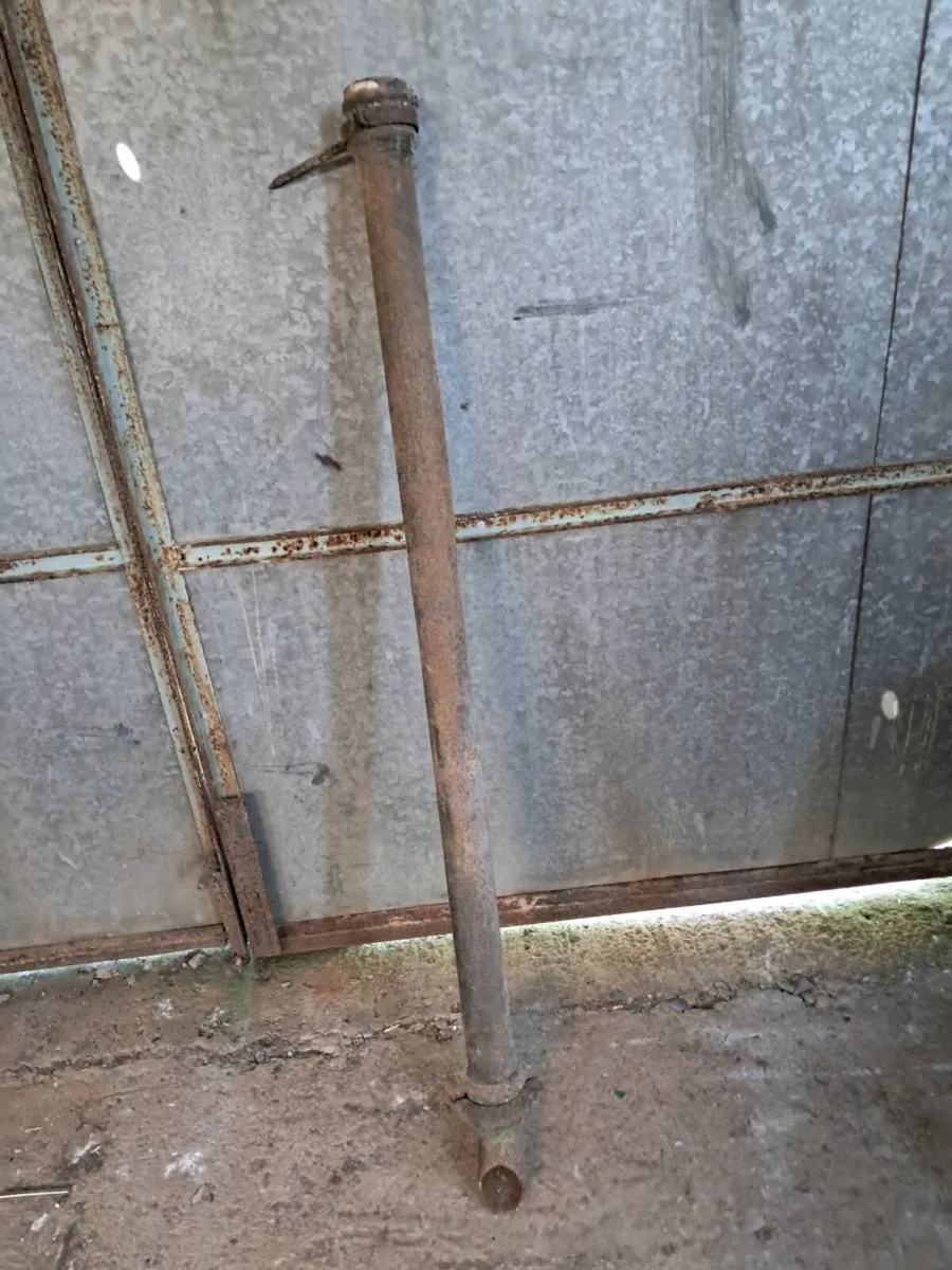 Cast iron downpipe and toe - Image 3