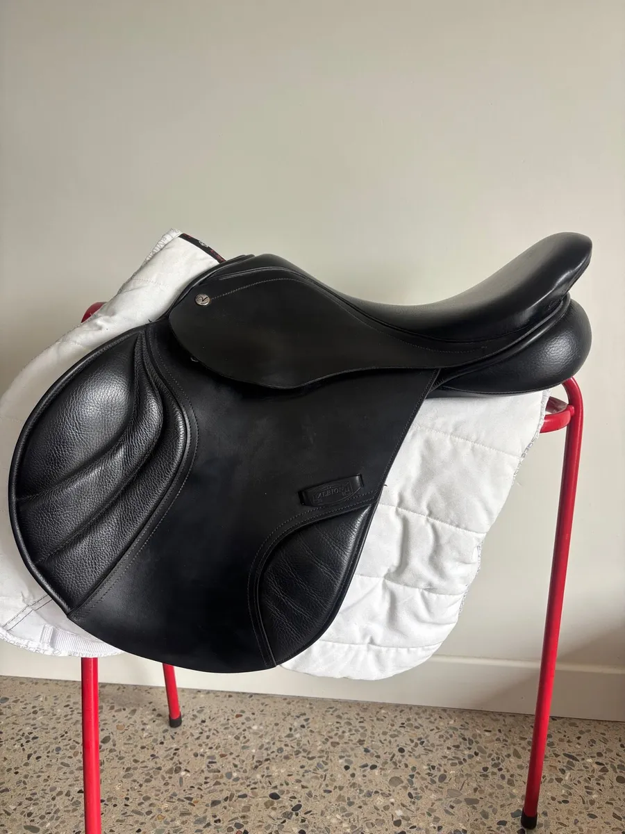 Albion K2 Saddle - Image 1