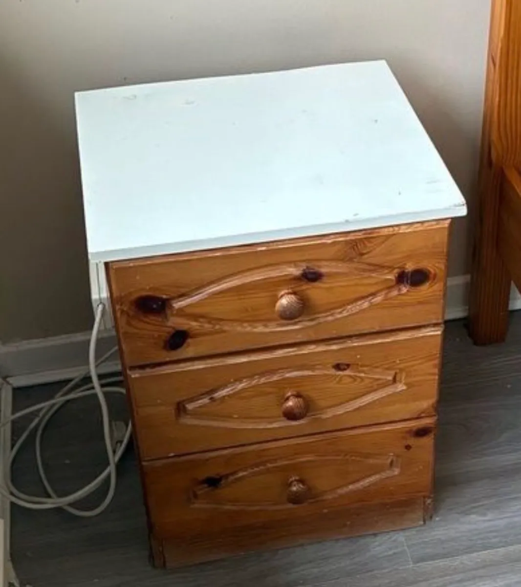 Various bedroom furniture - Image 3