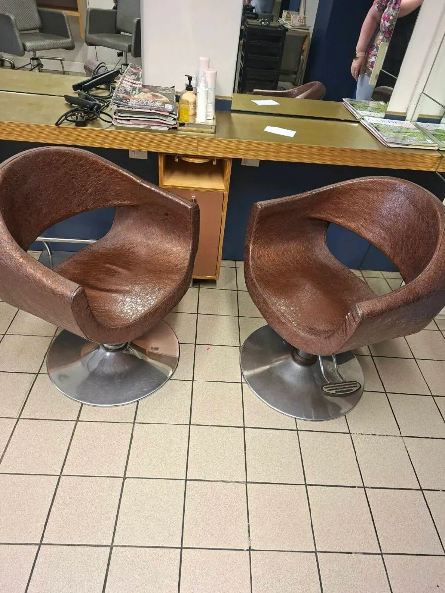 Styling chairs - Image 2