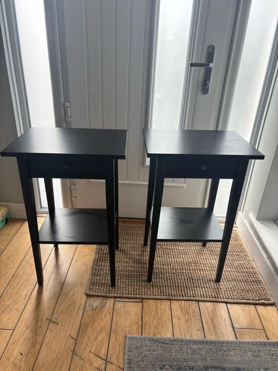 2 Bedside Lockers & 1 living room side table - Image 1