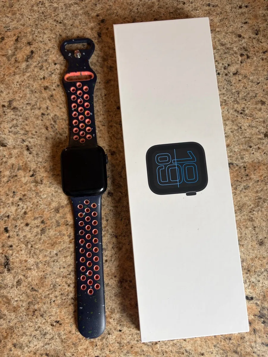 Apple Watch SE 3 - Image 1