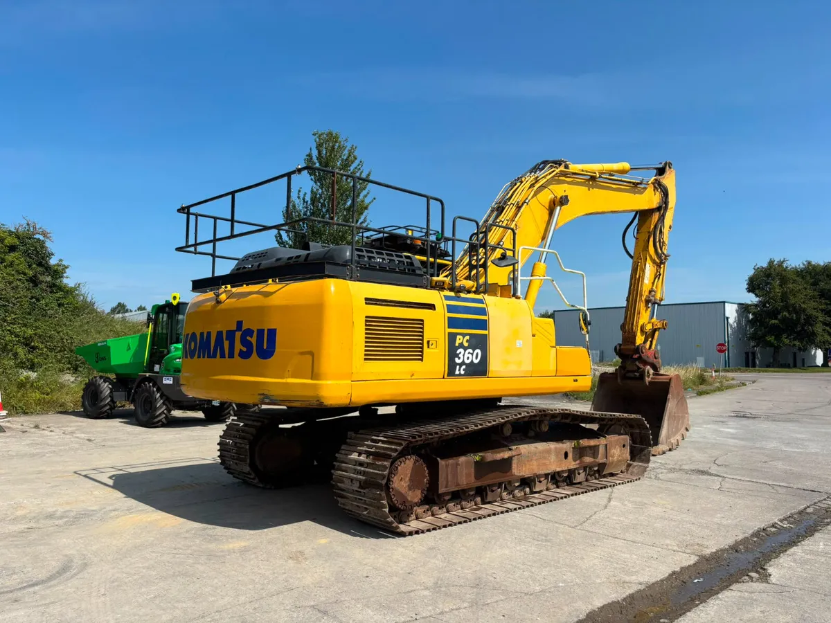 2018 Komatsu PC360LC-11 - Image 2