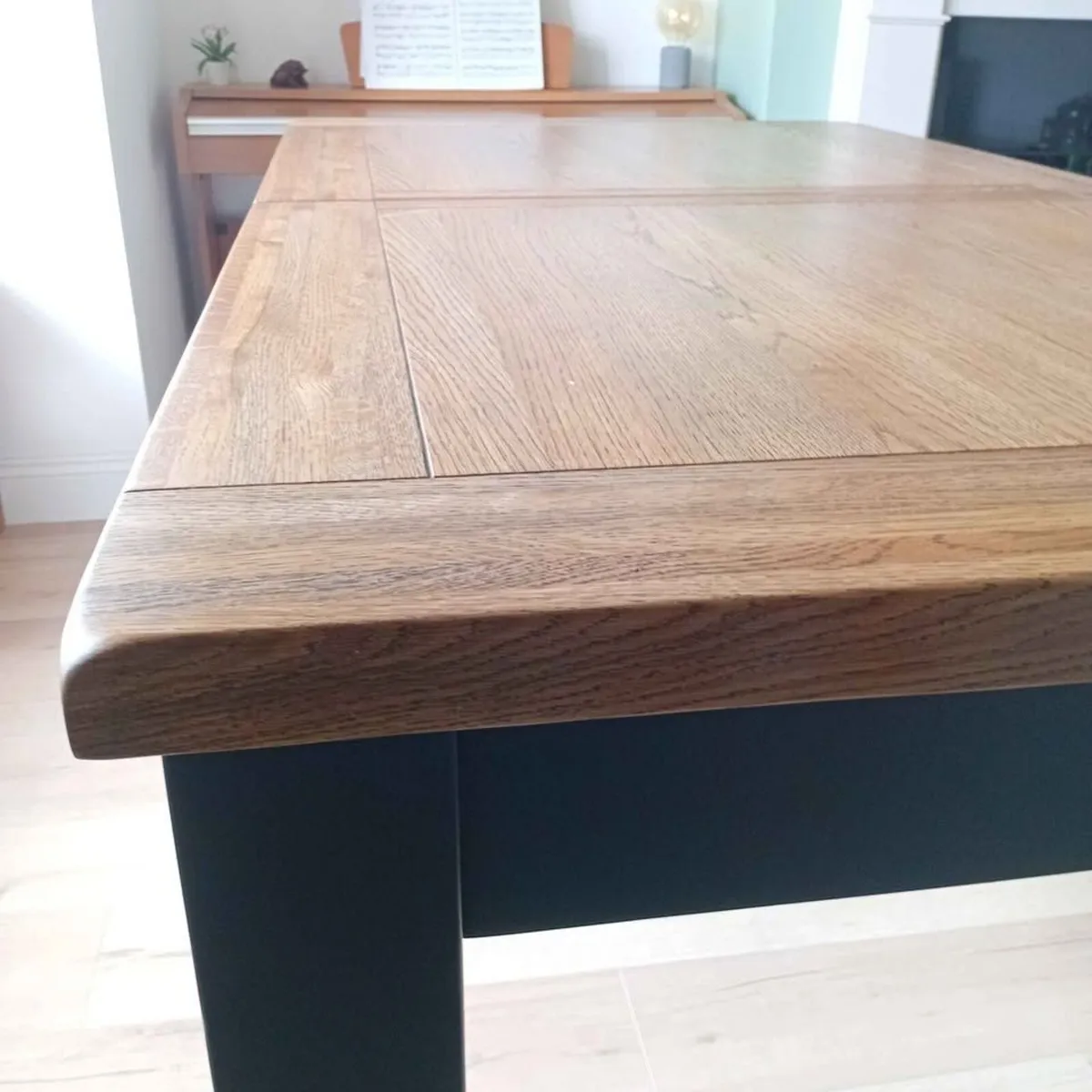 Stunning Solid Oak Extendable Dining Table - Image 3
