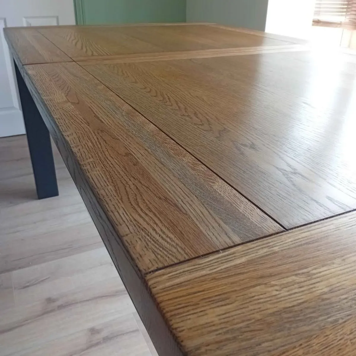 Stunning Solid Oak Extendable Dining Table - Image 3