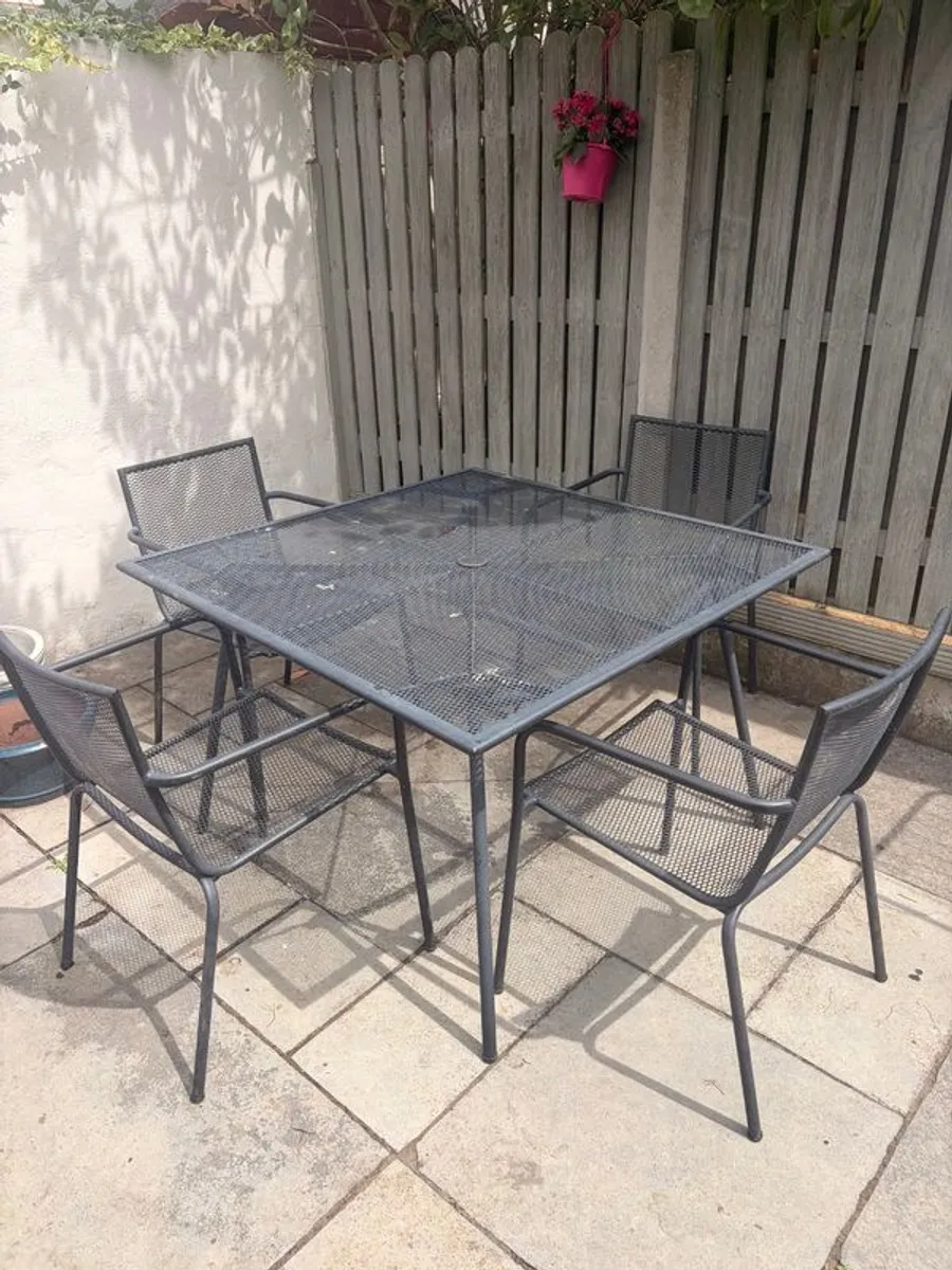 Garden table and chairs - Image 2