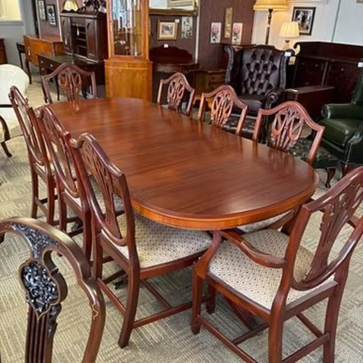 Beautiful regency style mahogany extendable dining