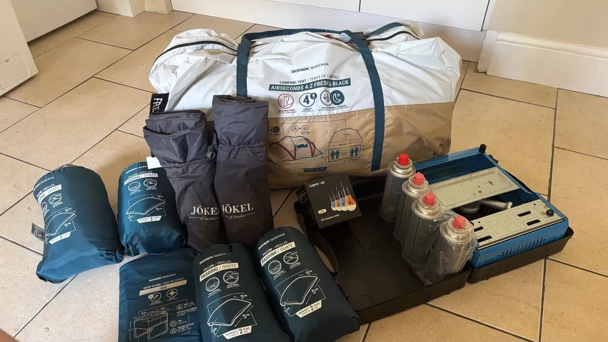 Camping  - 4 man unused inflatable tent and kit - Image 1