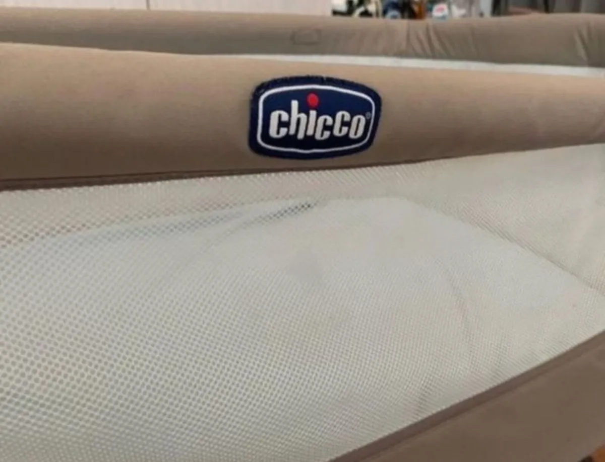 Chicco bedside crib - Image 4
