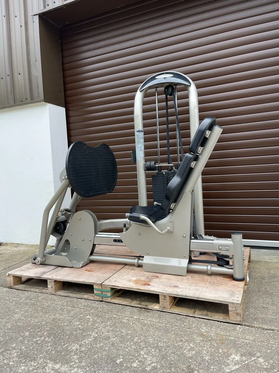 Matrix G2 Leg Press 400lb Stack - Image 2