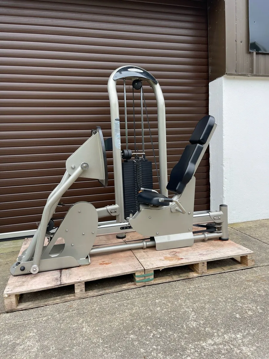 Matrix G2 Leg Press 400lb Stack - Image 3