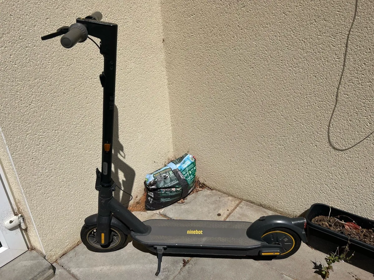 Segway Ninebot Max G30P Electric Scooter - Image 1