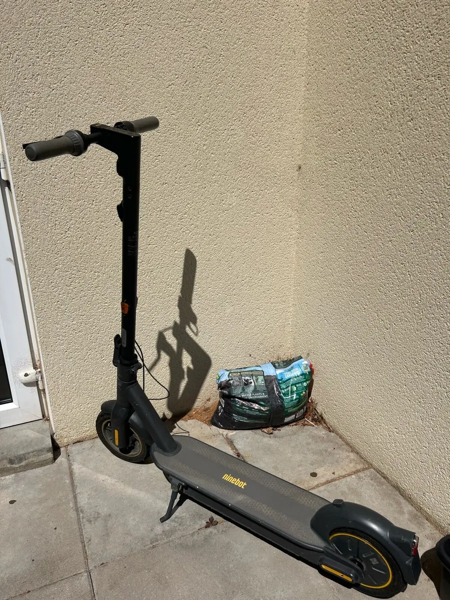Segway Ninebot Max G30P Electric Scooter - Image 3