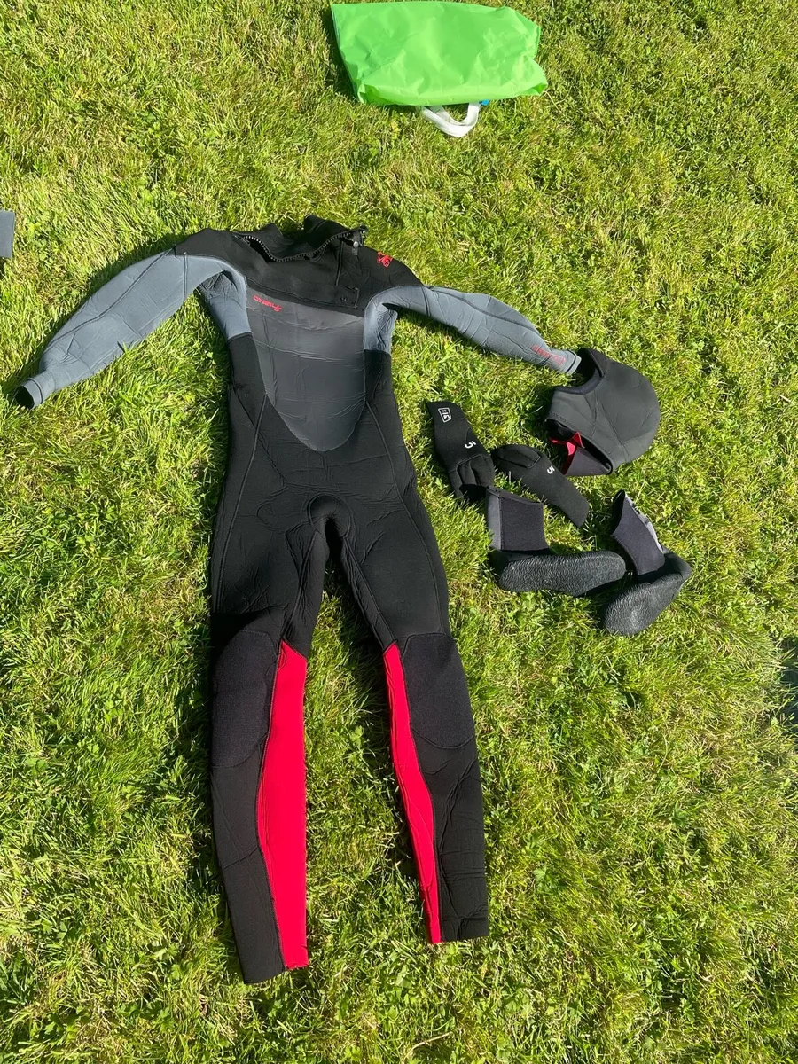 Wetsuits and surf gear - Image 2