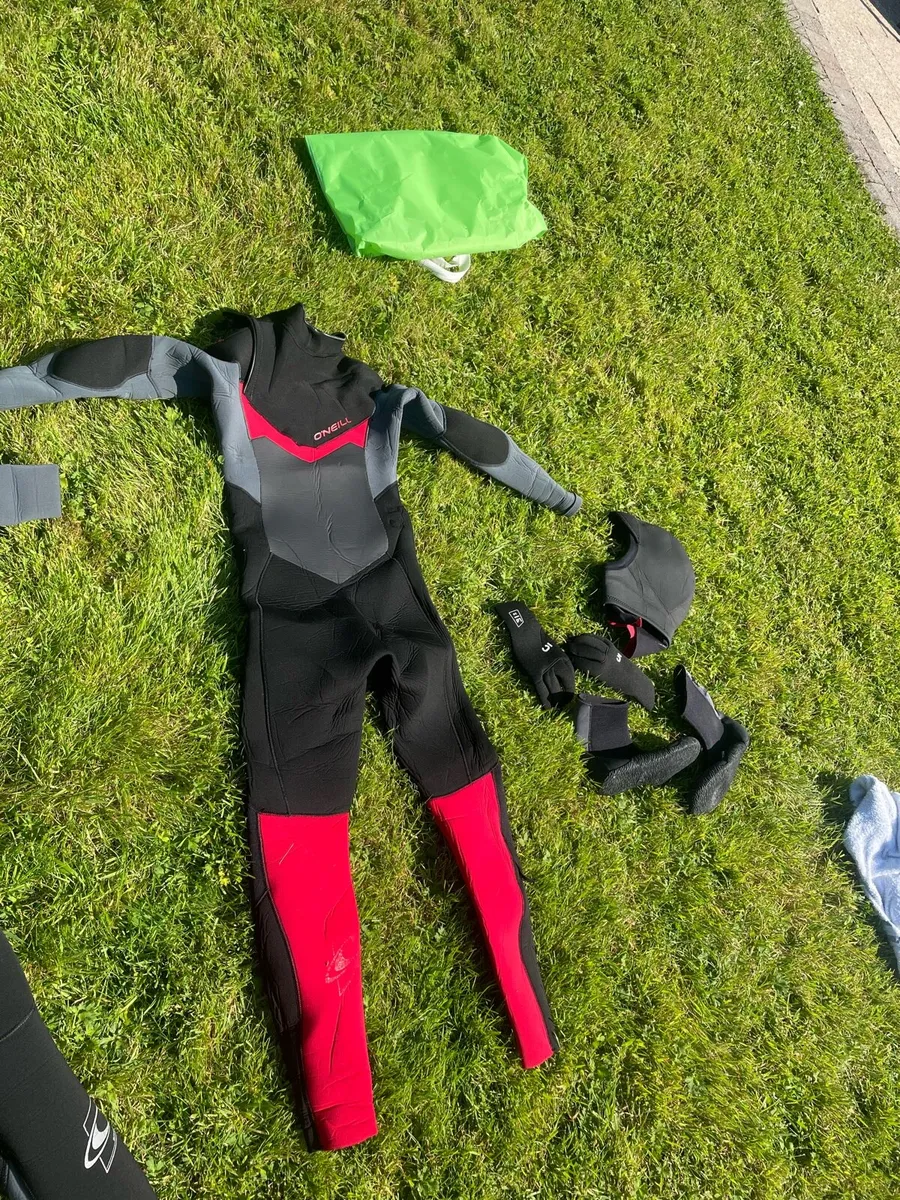 Wetsuits and surf gear - Image 3