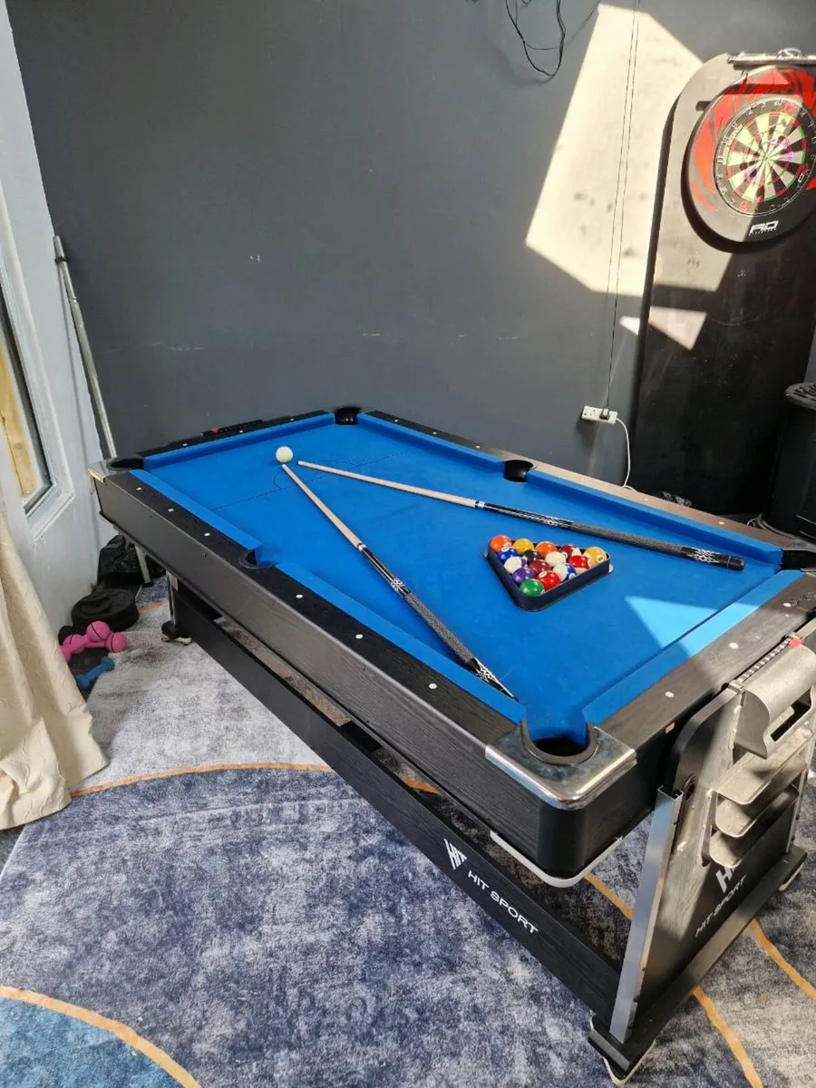 Pool table - Image 1