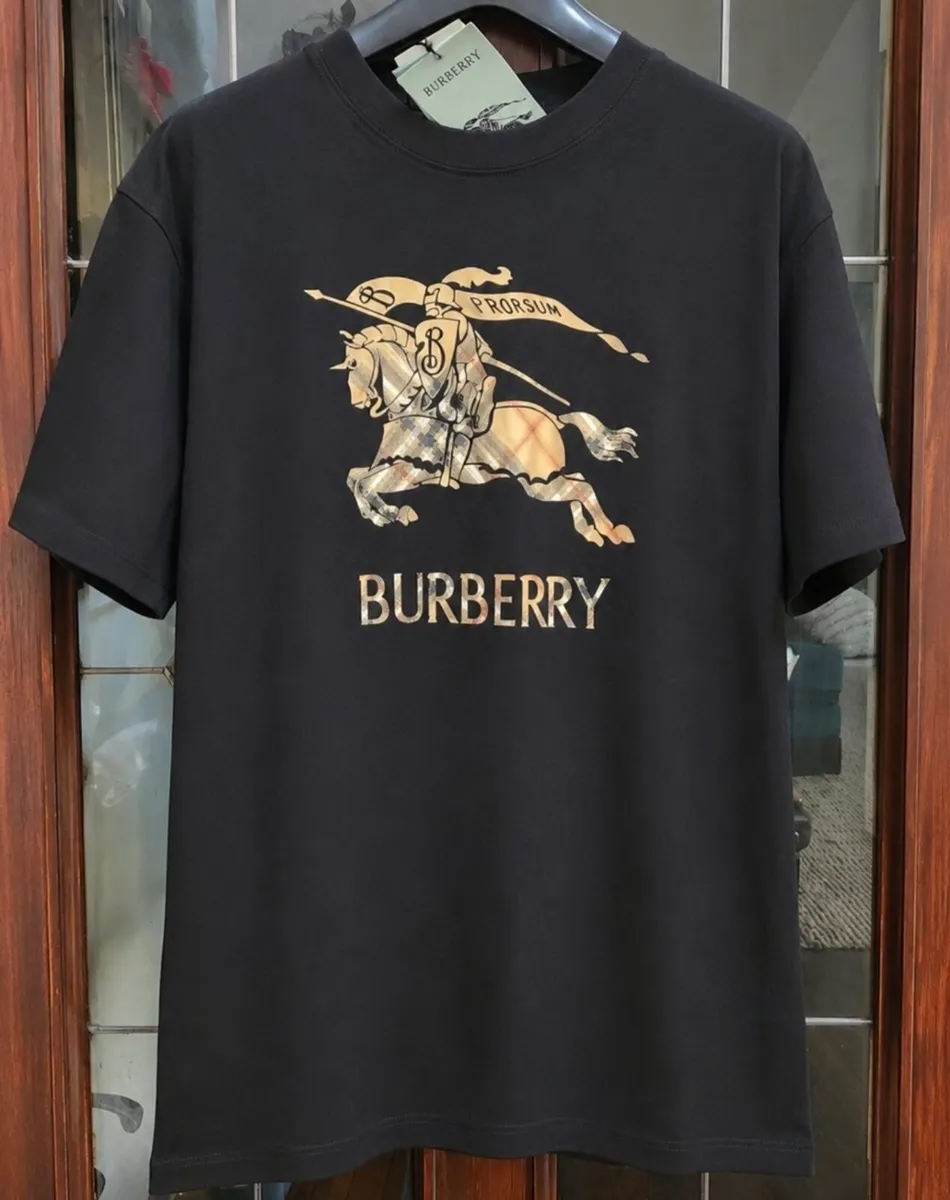 Burburry t-shirt mens 2xl - Image 1