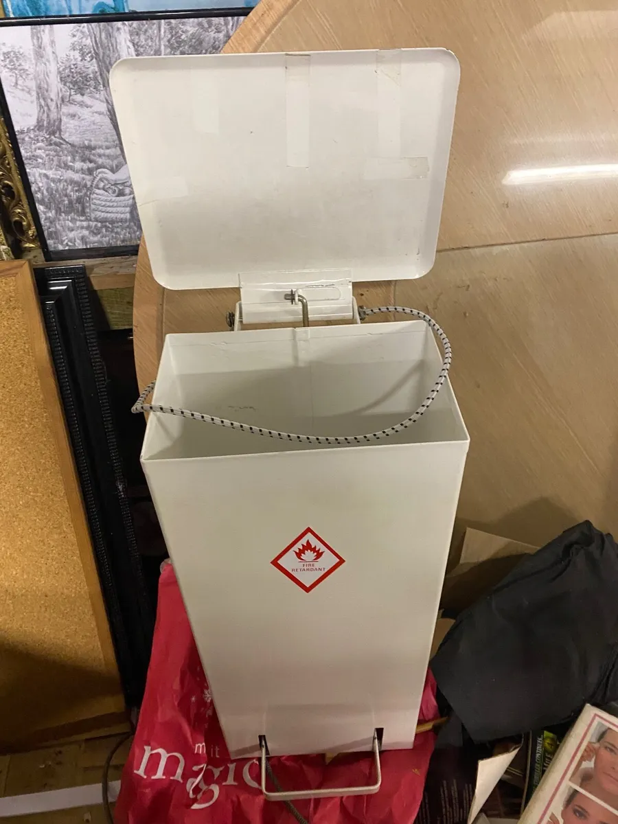 Fire retardant metal bin - Image 2