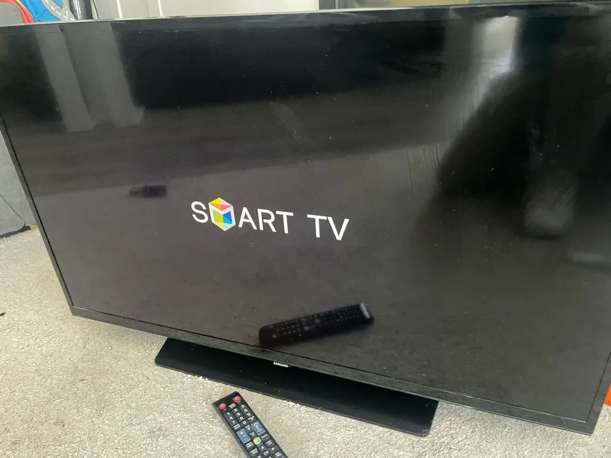 40” Samsung Smart Tv - Image 1