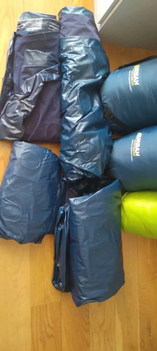 Sleeping bags and blow up mattresses - Image 2