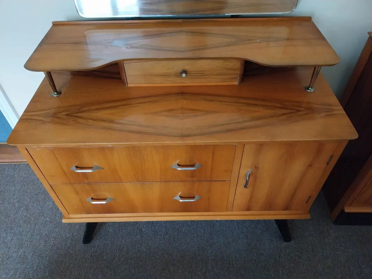 Dressing Room Table & Locker Set - Image 3