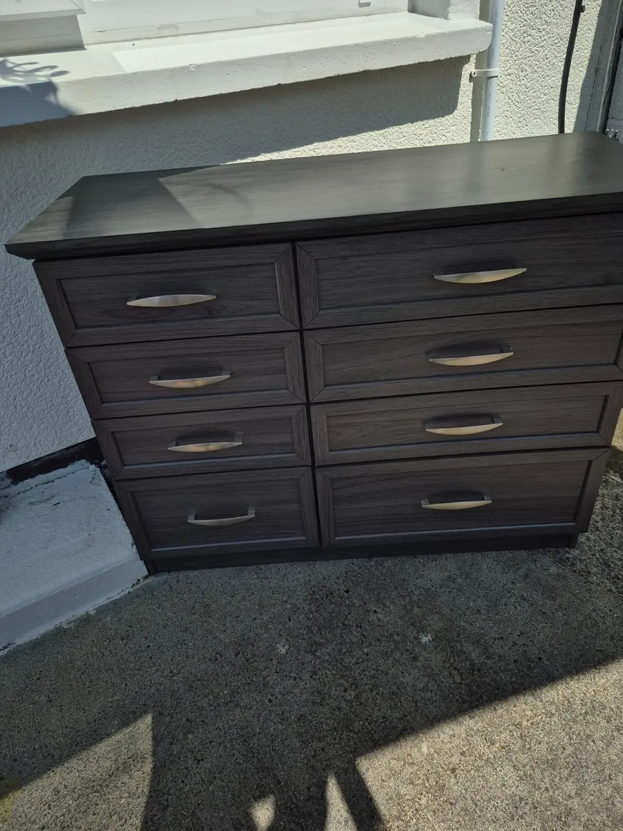 Chest of drawers - Image 1