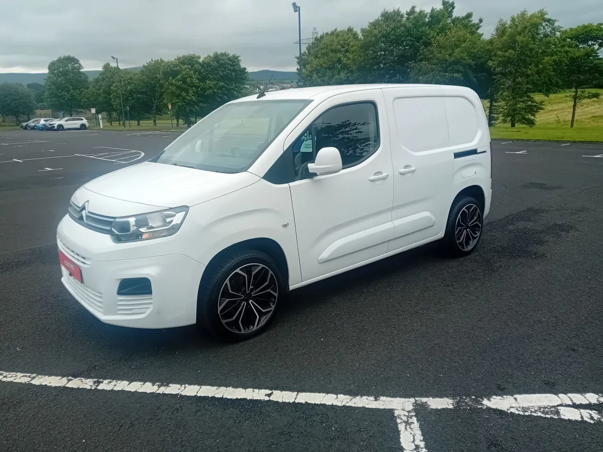 Citroen Berlingo 2021 - Image 2