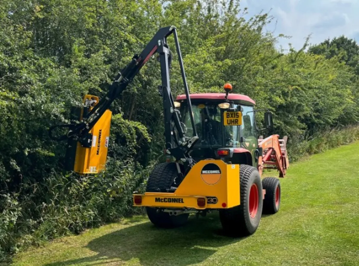 MCCONNEL PA4330 HEDGECUTTER, JOYSTICK - Image 1