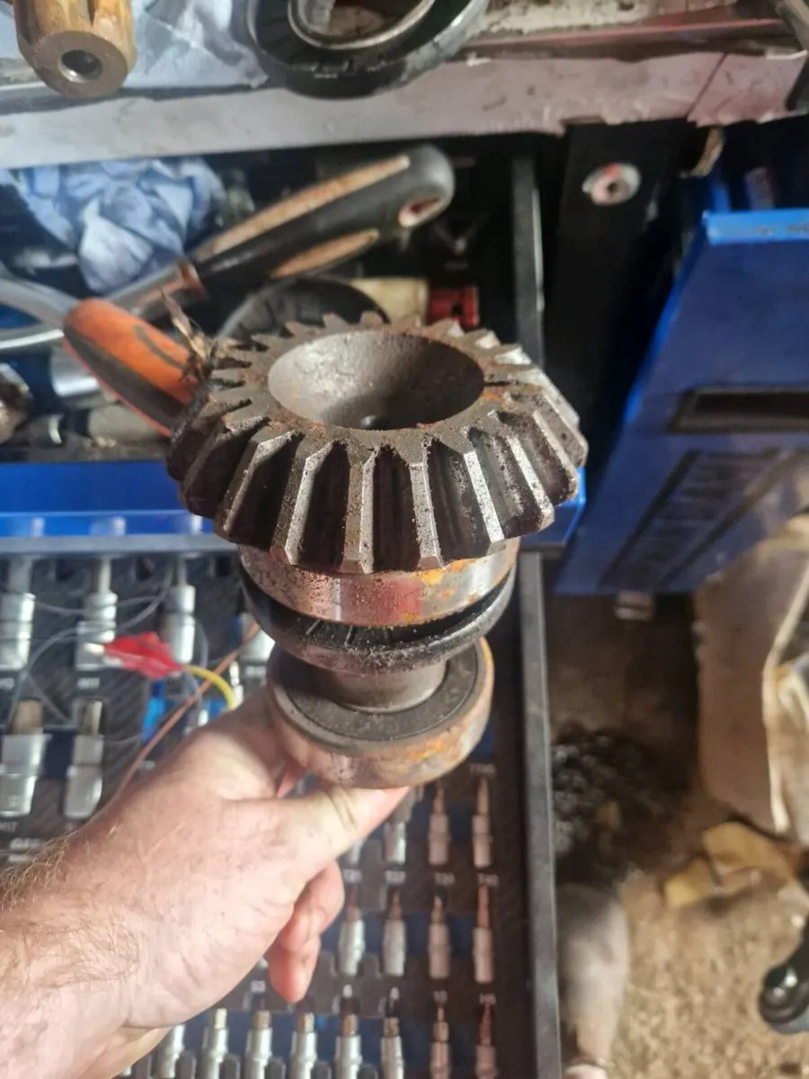 Kuhn 302 and 300 fc parts - Image 2