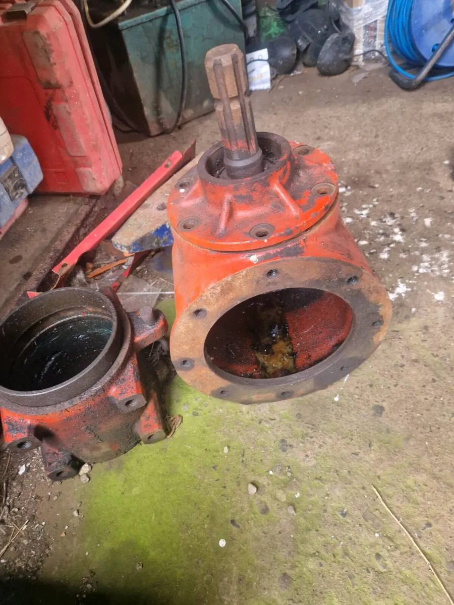 Kuhn 302 and 300 fc parts - Image 4