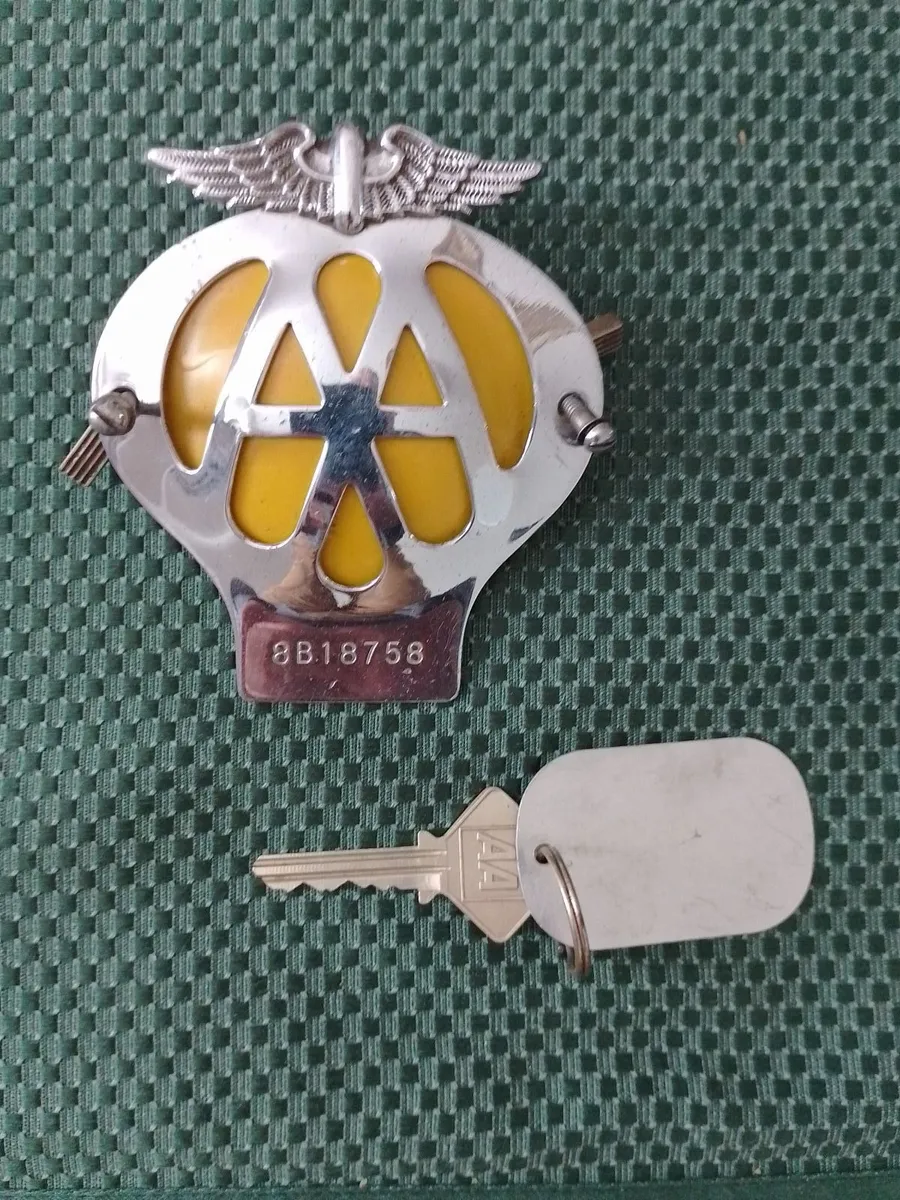 OLD AA CAR CHROME BADGE & KEY. - Image 1