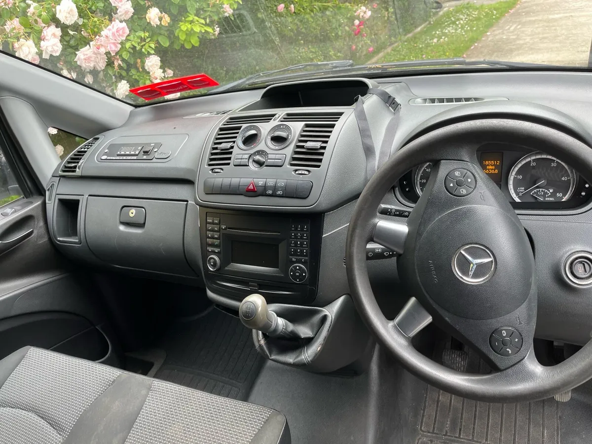Mercedes-Benz V-Class 2013 - Image 2
