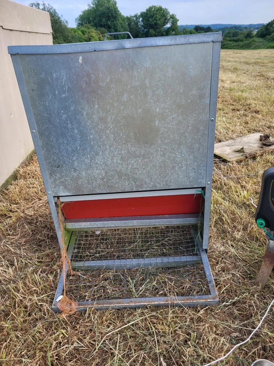 Automatic chicken door + off grid system - Image 2