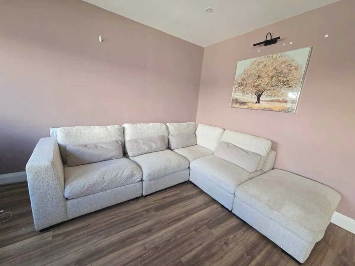 Couch - Image 2