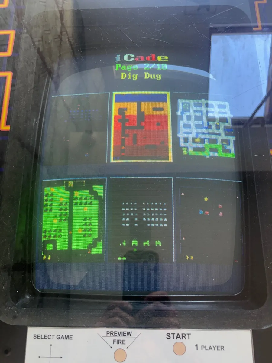 Game table - Image 1