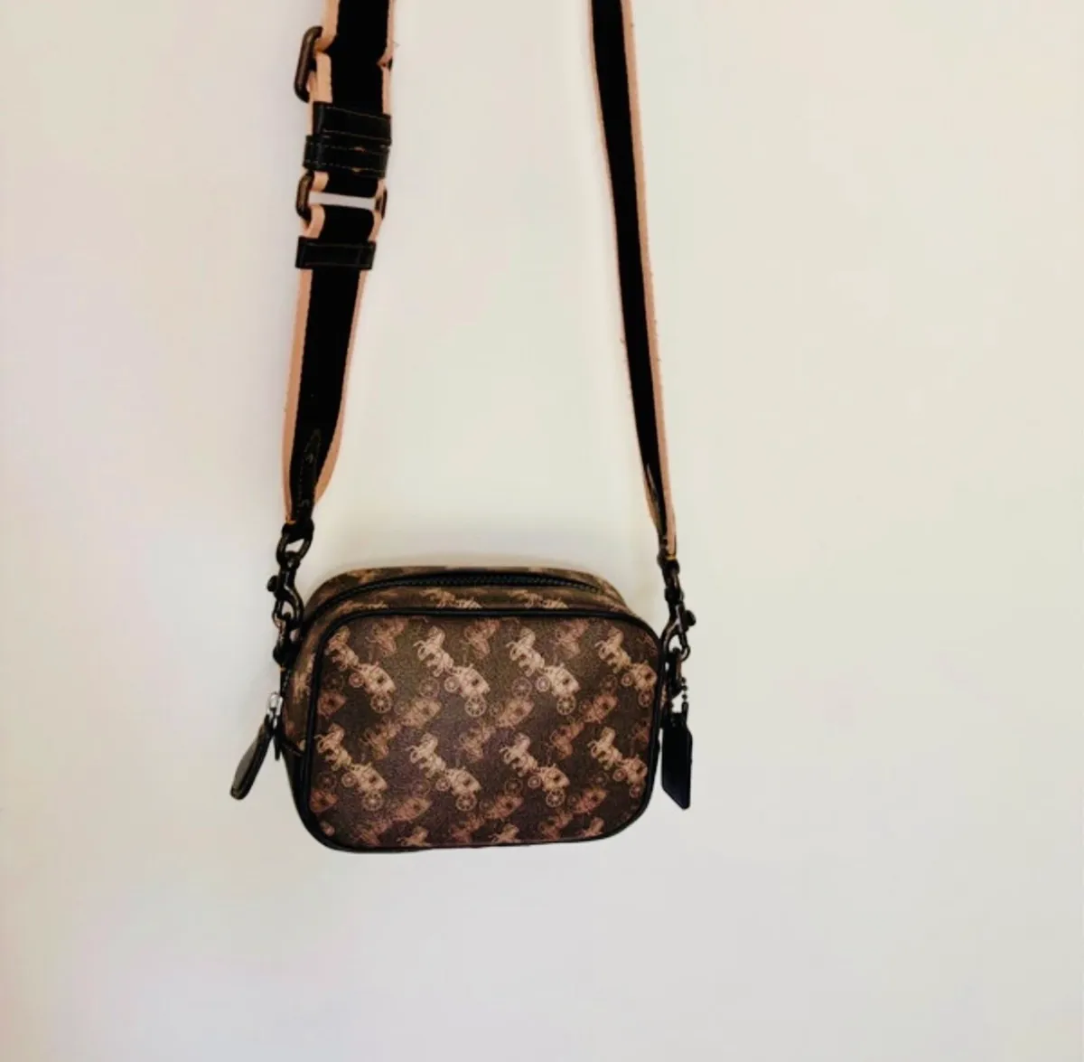 Coach Camera Bag 16 – Horse & Carriage Print - Image 2