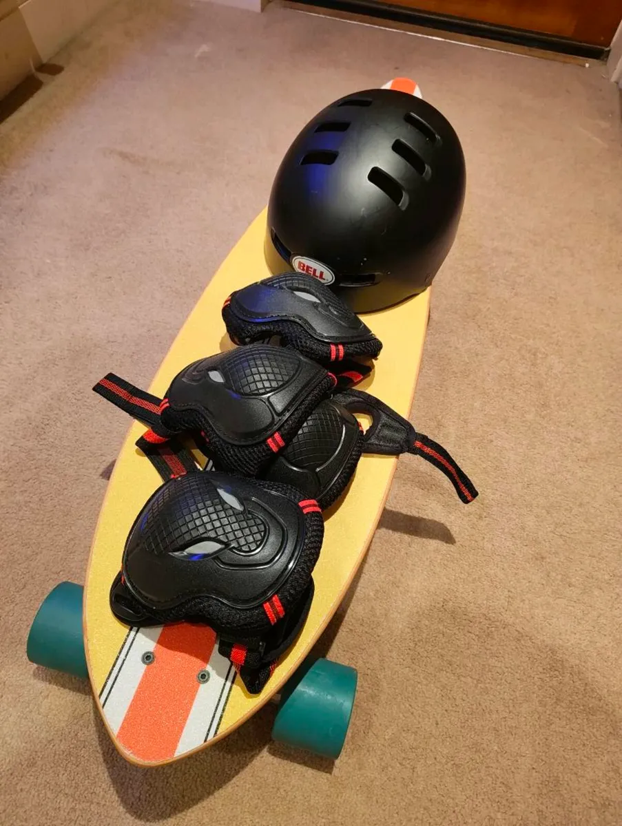 Osprey Longboard, helmet and pads - Image 3