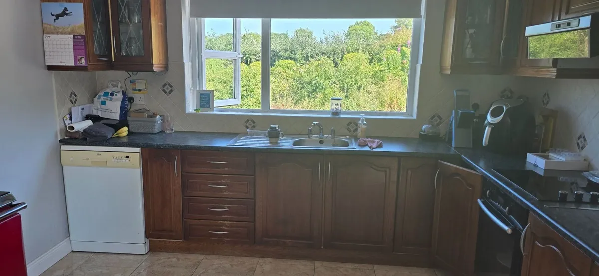 FITTED KITCHEN - Image 4