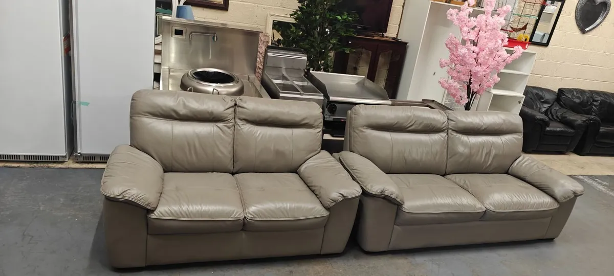 Grey Leather Suite - Image 1