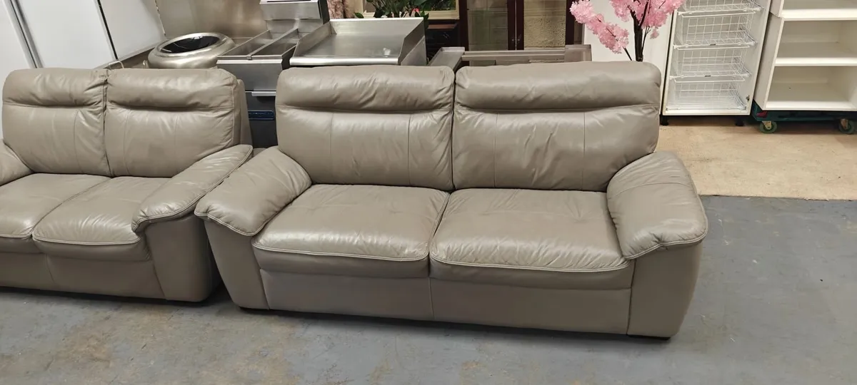 Grey Leather Suite - Image 3