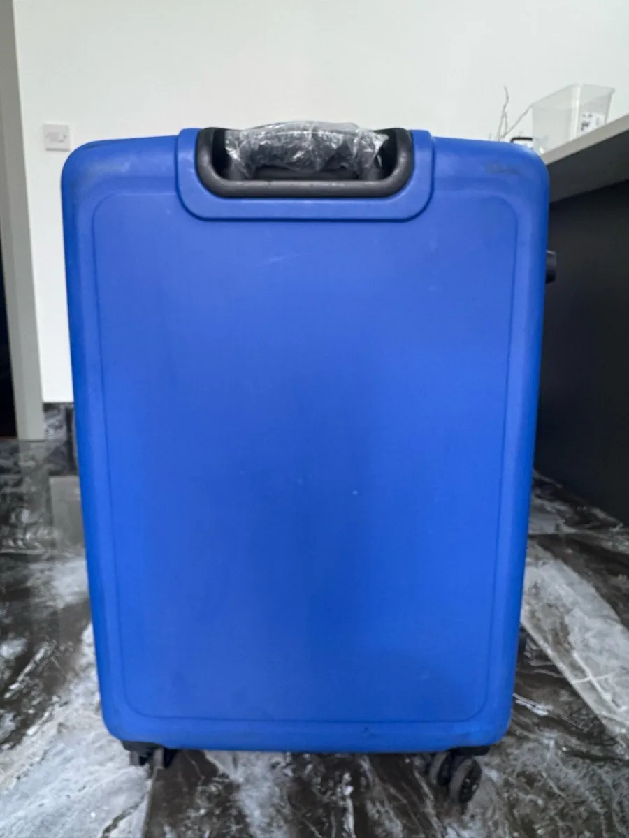 Large Trolley Travel Bag in Excellent Condition - Image 3