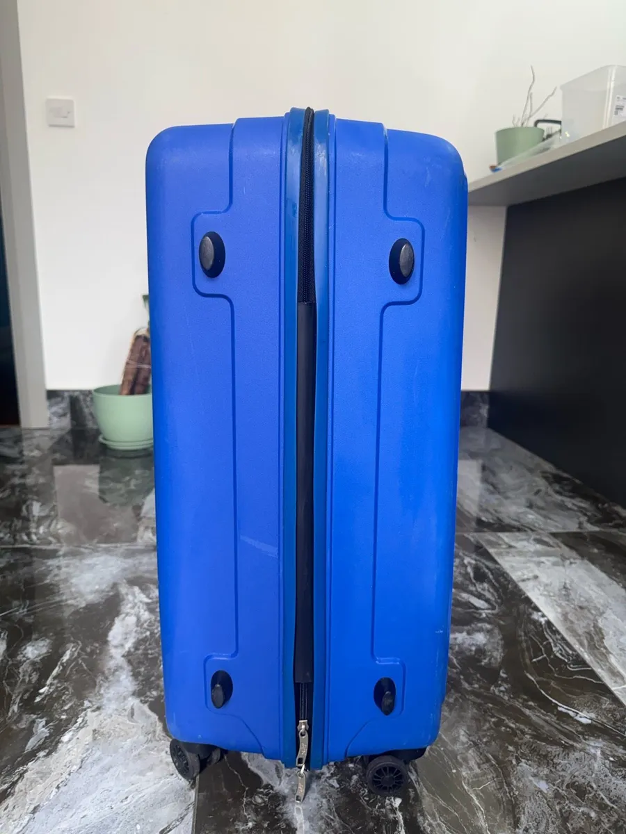 Large Trolley Travel Bag in Excellent Condition - Image 2